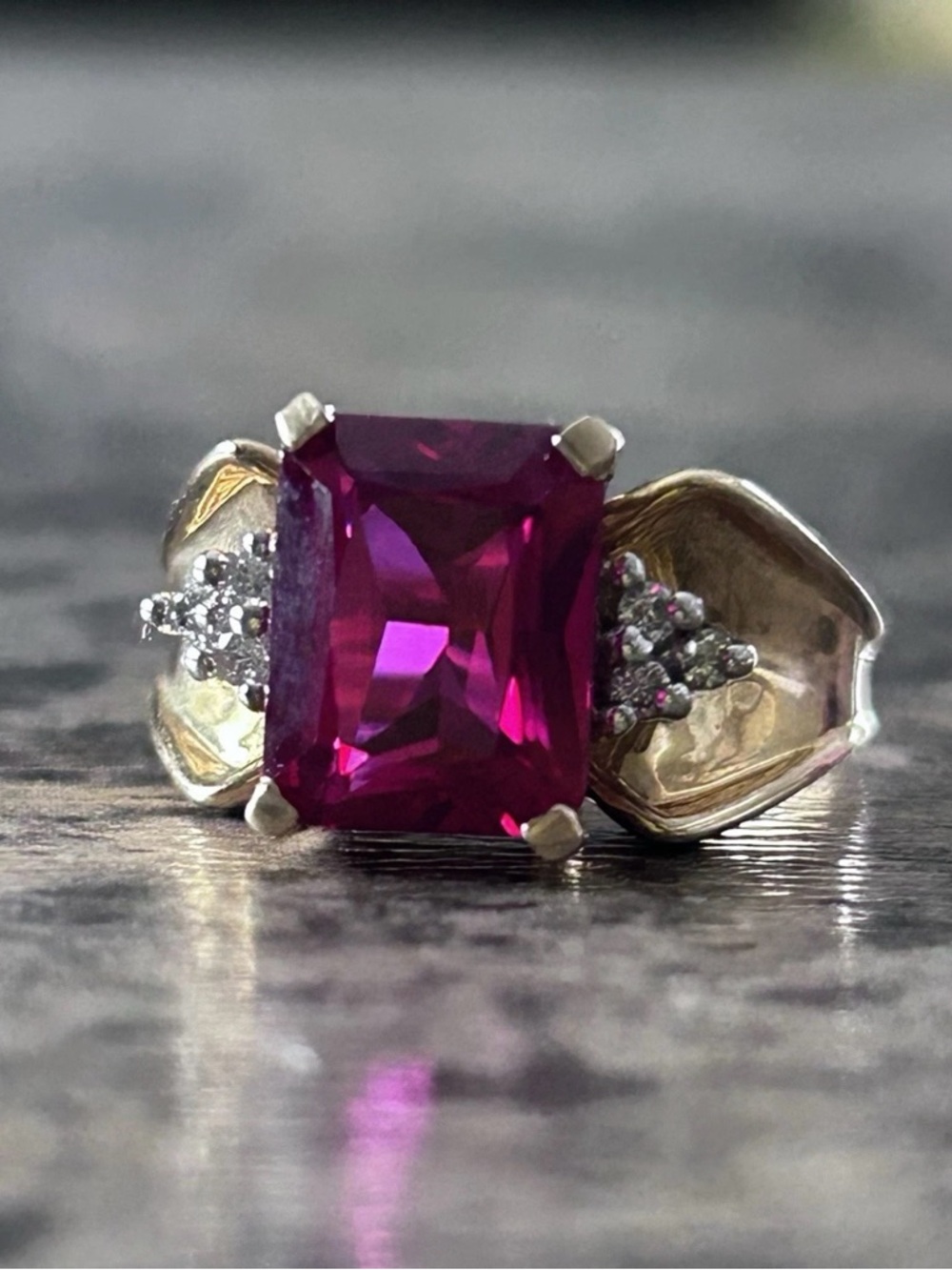 VINTAGE  10K YELLOW GOLD EMERALD CUT LAB CREATED RUBY DIAMOND ACCENT RING 7.25